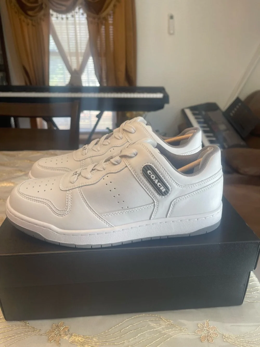 NWB coach women’s C201 lace up court sneakers size 8